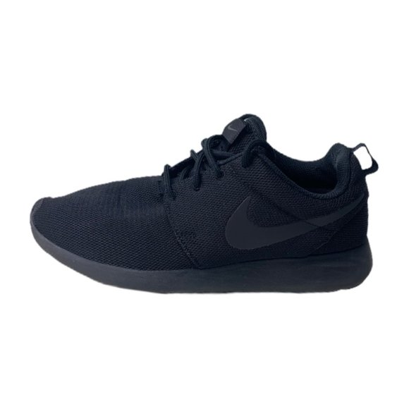 solid black nike roshe